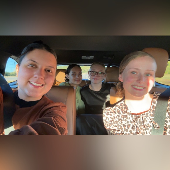 Meet your Posher, Madison - Picture 13 of 15